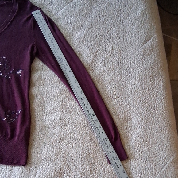 Liu Jo Purple V-Neck Sweater with Contemporary Cropped Design - Picture 4 of 7